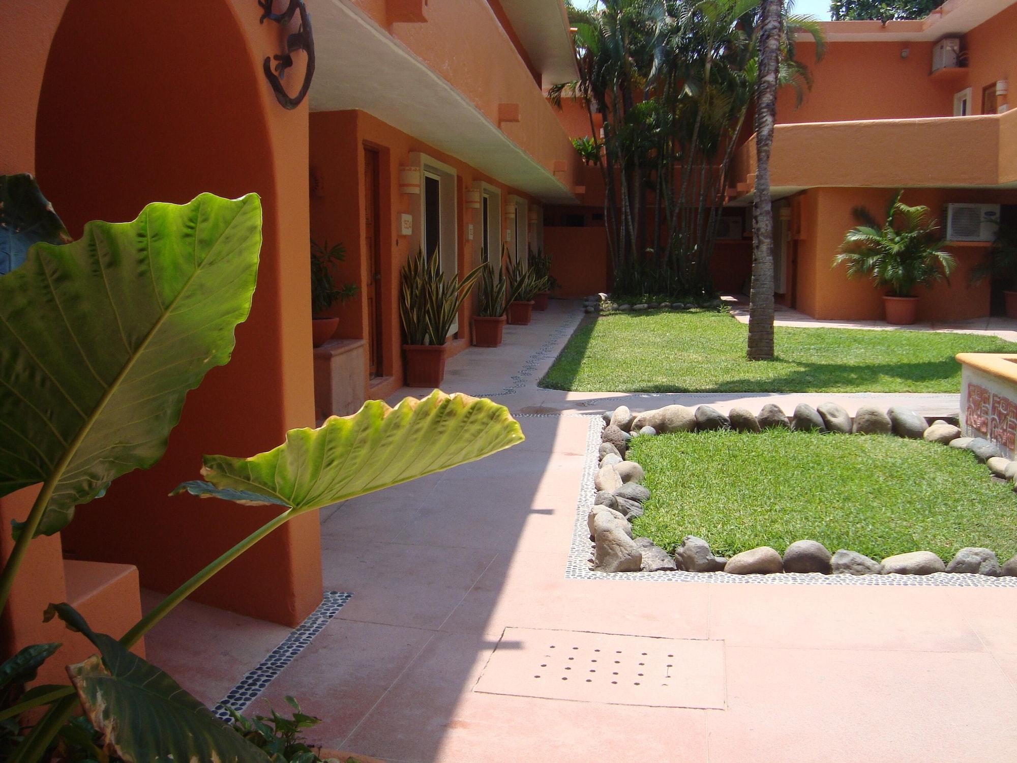 Hotel Villa Mexicana Zihuatanejo Exterior photo