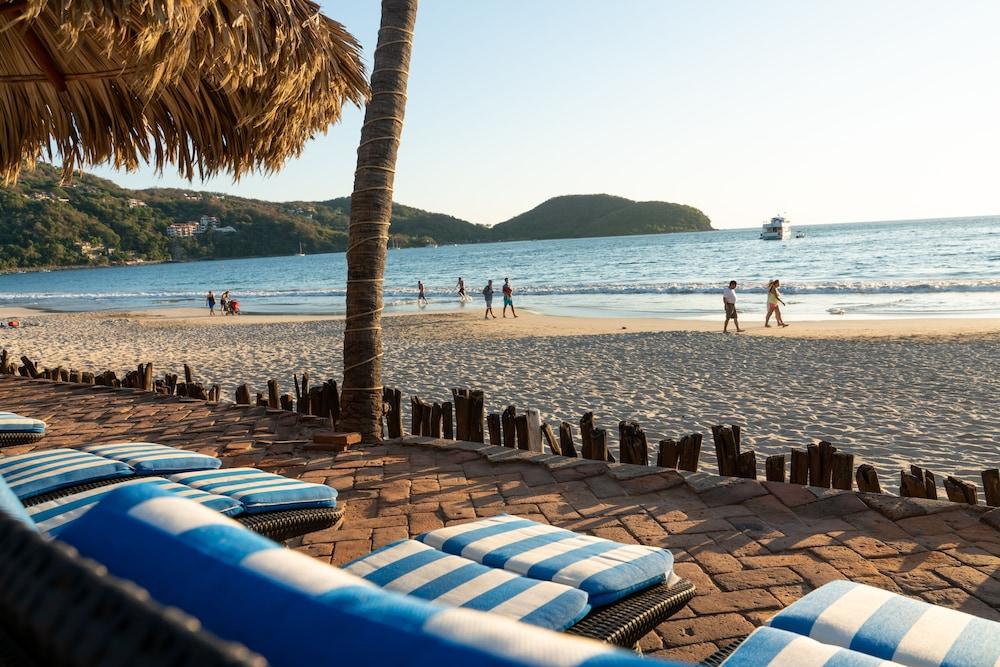 Hotel Villa Mexicana Zihuatanejo Exterior photo