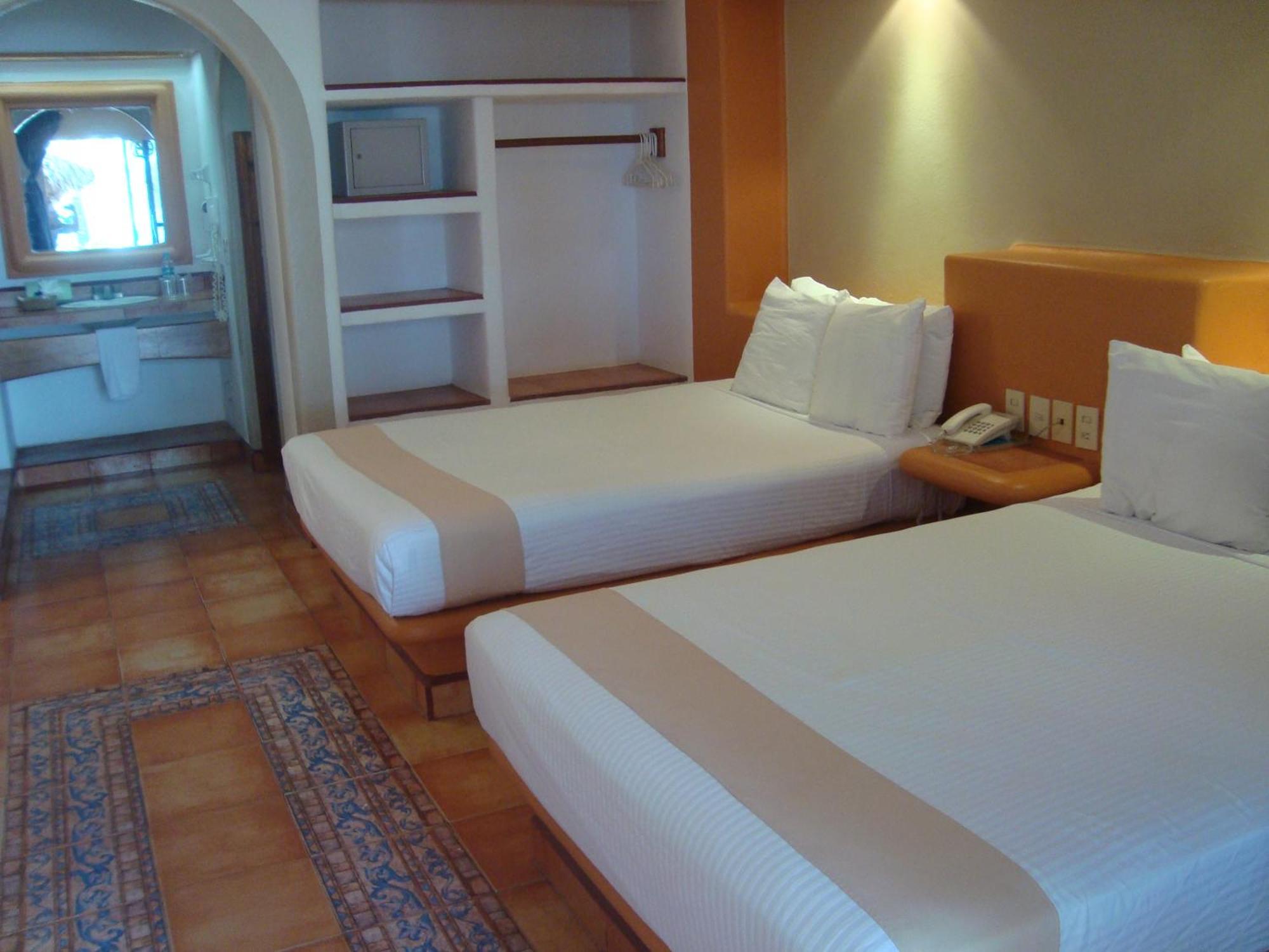 Hotel Villa Mexicana Zihuatanejo Exterior photo