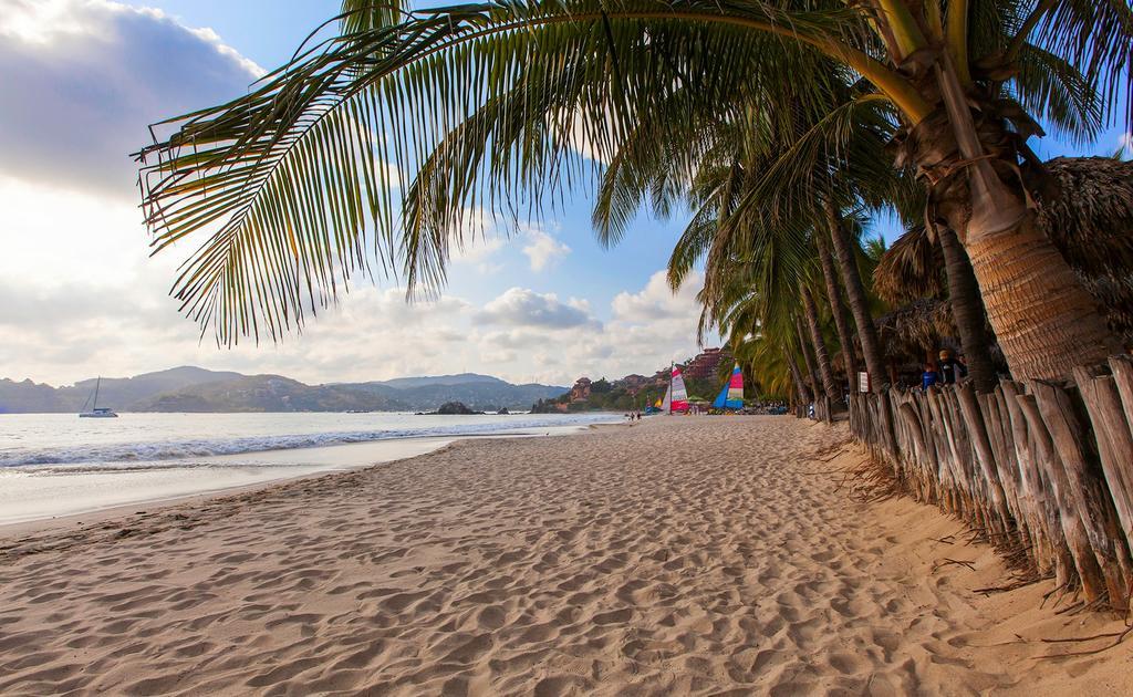 Hotel Villa Mexicana Zihuatanejo Exterior photo
